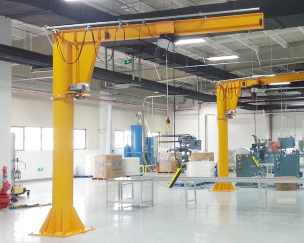 Slewing jib crane