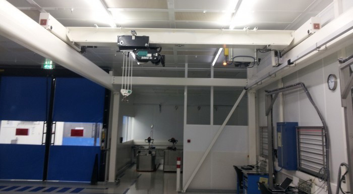 Semiconductor clean room crane