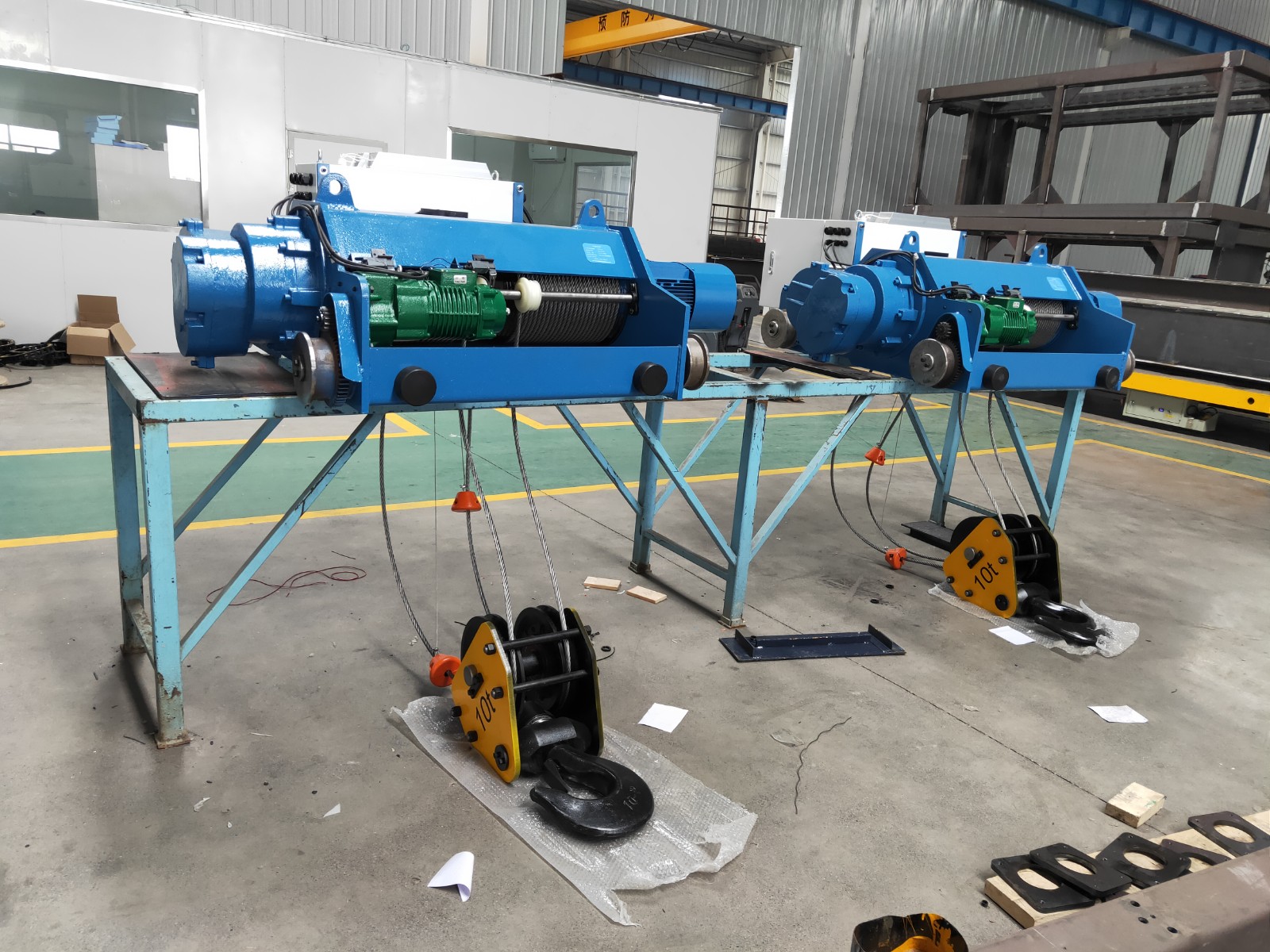 Manual wire rope hoist