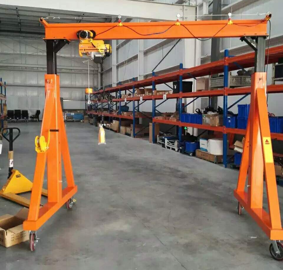 Portable trackless gantry crane