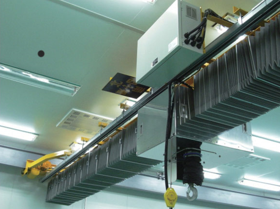 Semiconductor cleanroom crane
